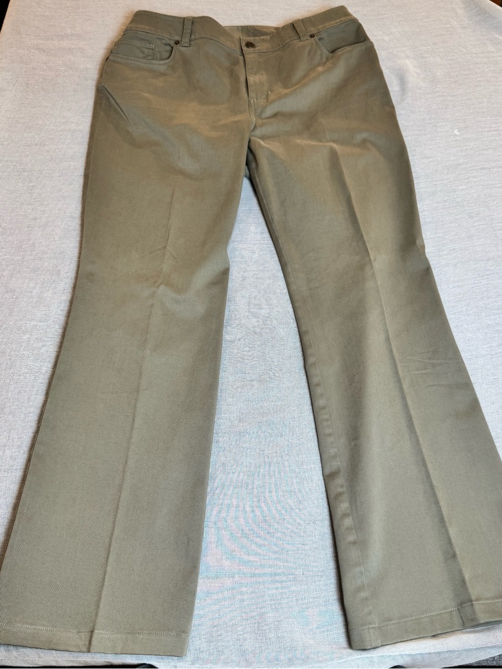Chico's Olive Green Flare Leg Boot Cut Pants Sz 12
Preppy Business Casual Cotton